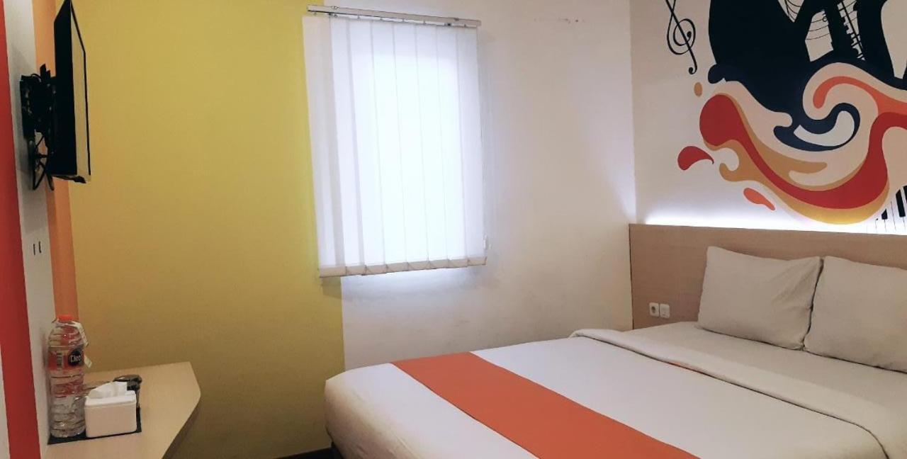 Green Red Hotel Syariah Jombang Экстерьер фото