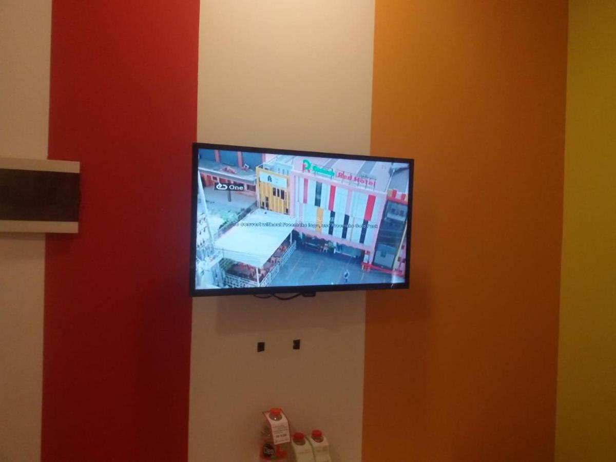 Green Red Hotel Syariah Jombang Экстерьер фото