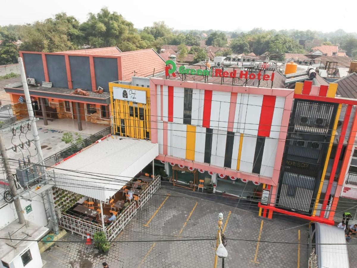Green Red Hotel Syariah Jombang Экстерьер фото
