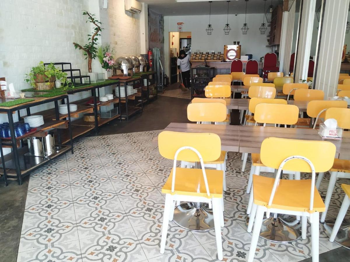 Green Red Hotel Syariah Jombang Экстерьер фото