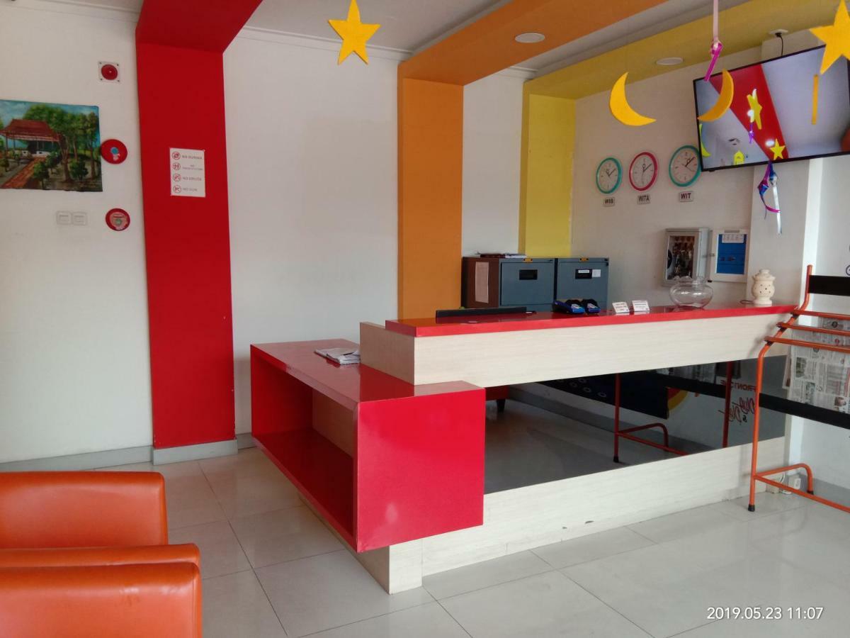 Green Red Hotel Syariah Jombang Экстерьер фото